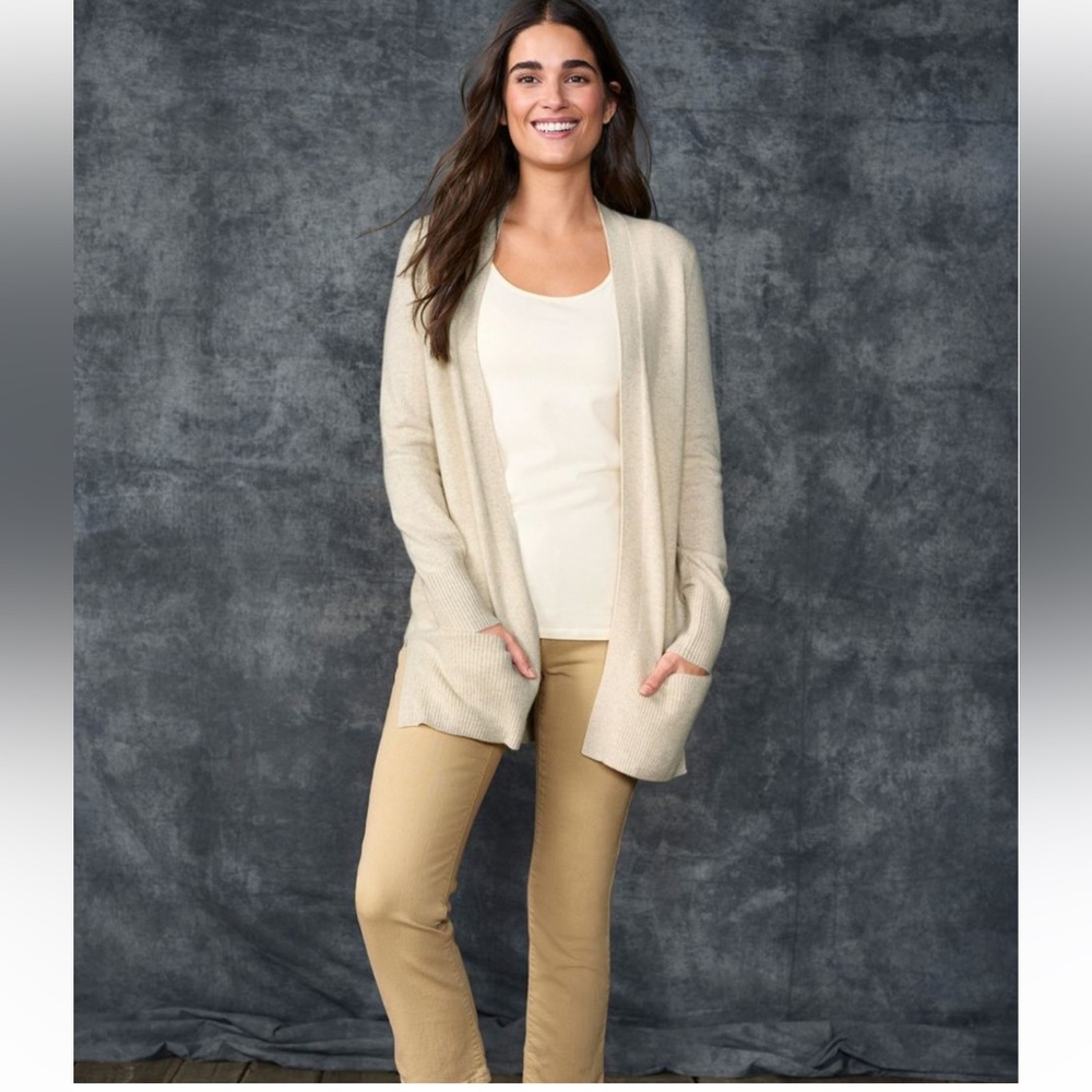 L.L. Bean Cream Open Front Two Pocket Sweater. Size L Reg.